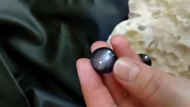 ЧЁРНЫЙ ЗВЁЗДЧАТЫЙ САПФИР смотреть онлайн