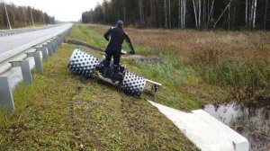 Покос травы на сильно заболоченной местности