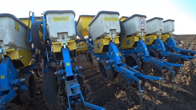 Посів кукурудзи сівалкою АТРІЯ 8 АЛ з внесенням добрив від РЕМСИНТЕЗ смотреть онлайн