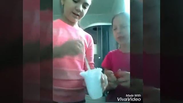 Как сделать искусственный снег из пены для бритья и соды!!! смотреть онлайн