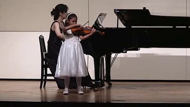 Little Bear -- Accolay Violin Concerto in A minor -- Violin -- 7 years old смотреть онлайн