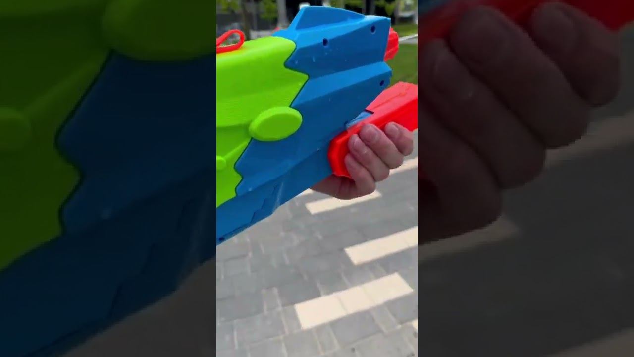 BAZUMI / Большой водный пистолет с помпой / водяное оружие с насосом игрушки смотреть онлайн