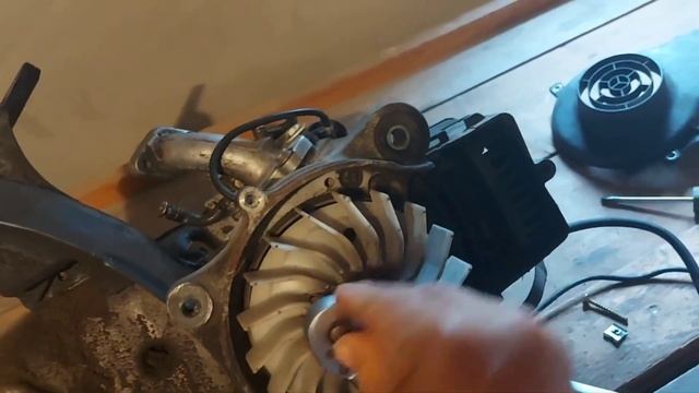 Suzuki lets 2 gyujtás levétele motorblokkról смотреть онлайн