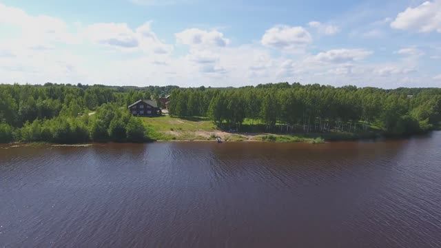 Остров Белый Яр, Горьковское водохранилище, река Нёмда. Облёт на квадрокоптере, вид сверху.mp4