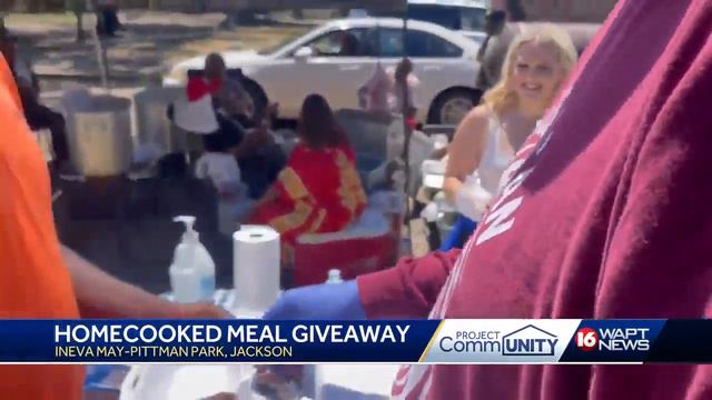 CommUNITY Champion feeds homeless people смотреть онлайн
