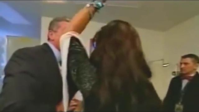 Hot Candice Michelle & Vince McMahon moment Backstage смотреть онлайн
