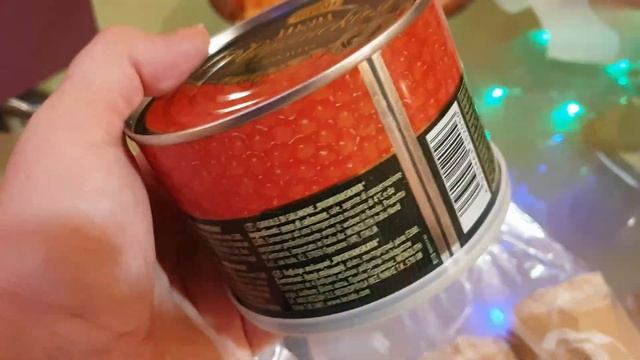 Предновогодний влог.Покупаем икру и трюфельные конфеты на Балтийском рынке.Заворачиваю подарки.Влог смотреть онлайн