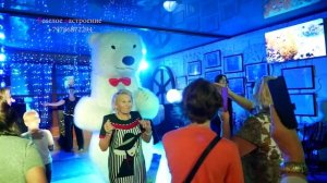 Белый медведь выступает в таверне Ладья Феодосия