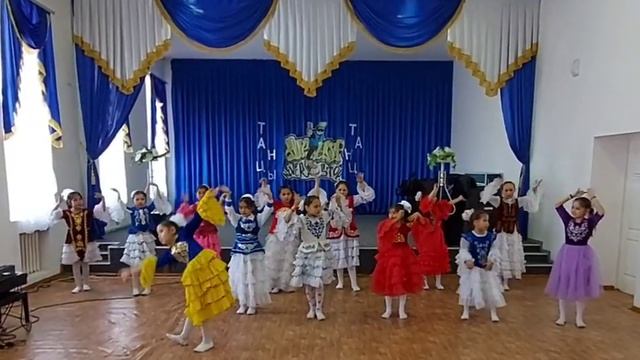 Казахский танец "Шашу" - старшая группа п.Мыктыколь ко Дню танца смотреть онлайн