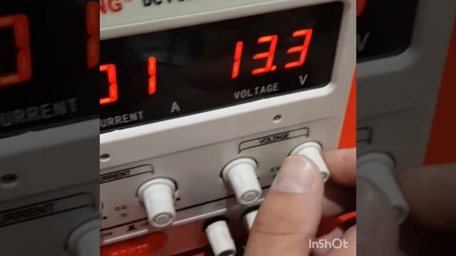 Электронный вольтметр + температурный датчик смотреть онлайн