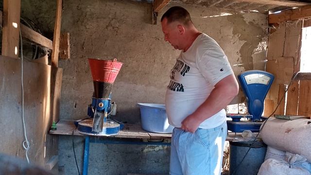 Мини гранулятор на 220вт.Rotex-100 в работе.Мой помошник.? смотреть онлайн