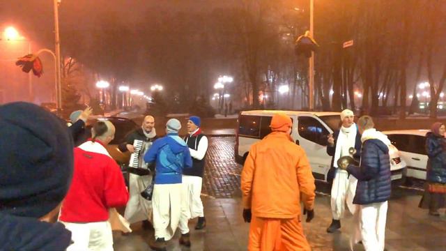 🌖 Чем люди Харе Кришна заняты вечером. Харьков. 2021.01.23 смотреть онлайн