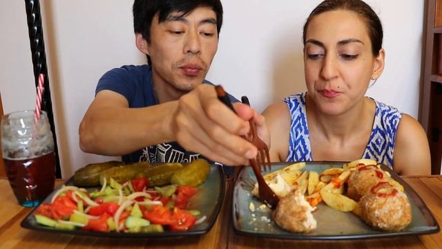 MUKBANG/мукбанг--- Котлеты по киевски с яйцом/картофель фри/салат/соленья--- схожу с ума!? смотреть онлайн