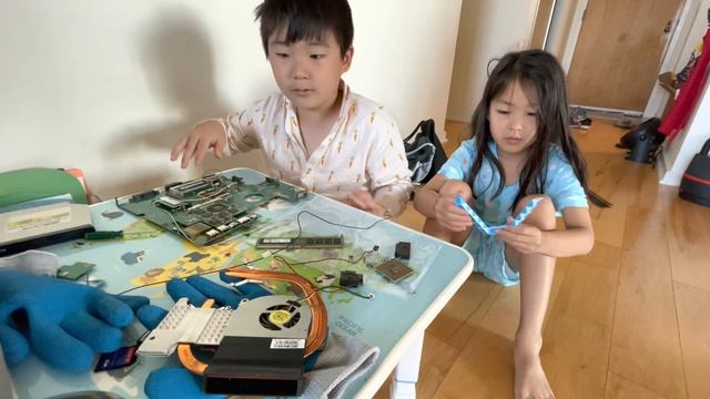 Laptop Components of an intel i7 Nvidia GTS 360m laptop смотреть онлайн