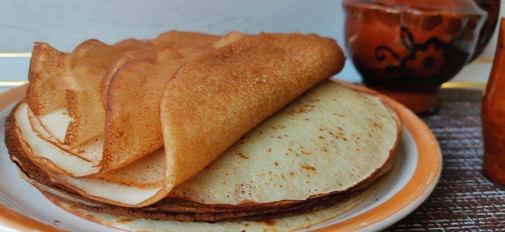 Простой рецепт вкусных блинчиков на молоке и кипятке. Вкусные заварные блины с дырочками. смотреть онлайн