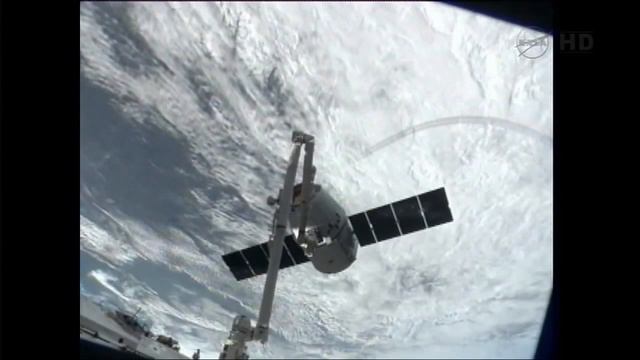 SpaceX видео Стыковка Dragon с МКС смотреть онлайн