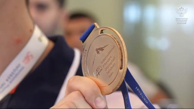 Сергей Кравцов поздравил с Днем знаний всех педагогов, школьников, студентов и родителей страны! смотреть онлайн