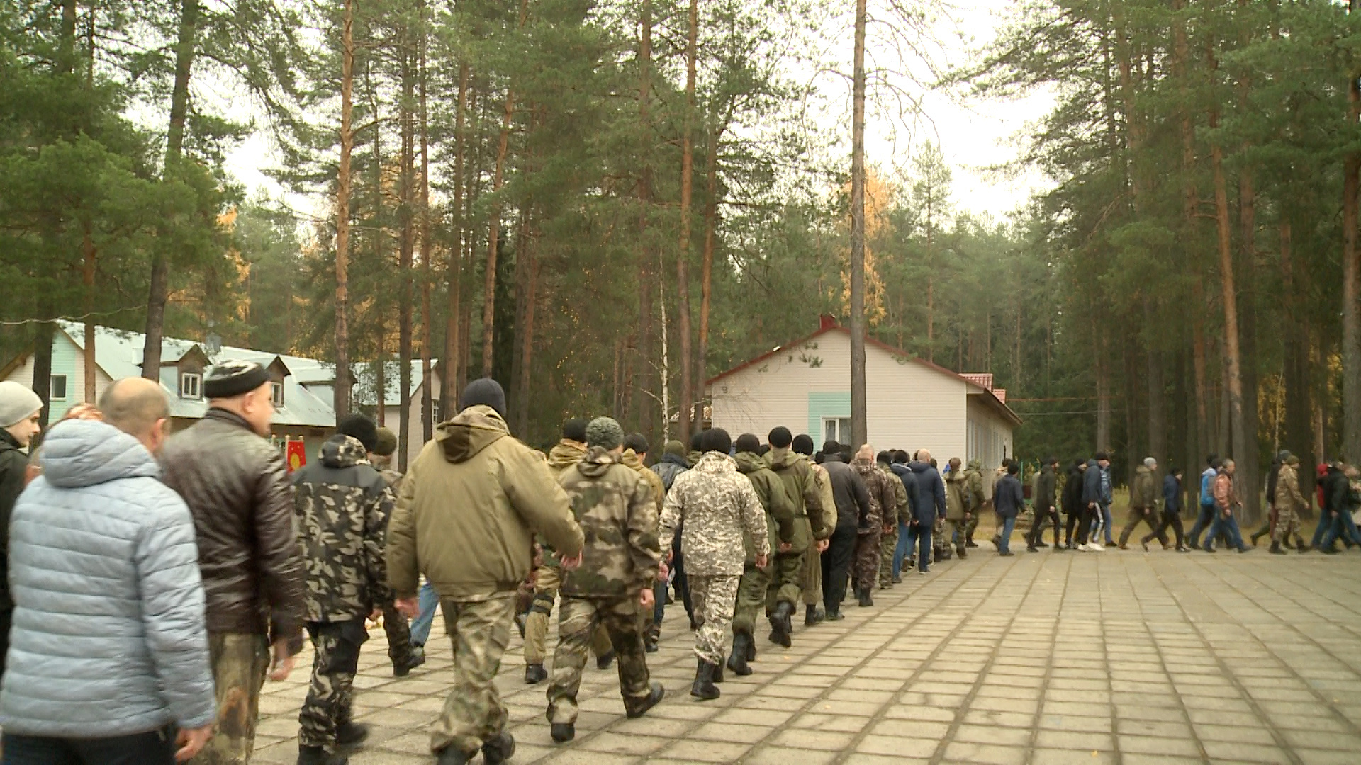 Проводы десятой команды жителей Коми, призванных на военную службу по мобилизации смотреть онлайн