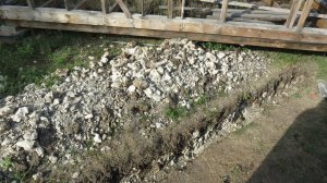 Самая трудная траншея в моей жизни! Прокладка водопровода в хозблок