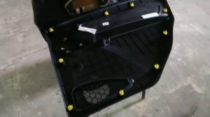 Штатные сетки динамиков в Lada Granta