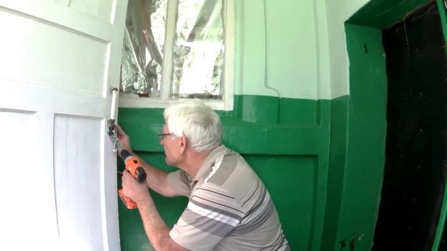 Врезной замок в межкомнатную дверь. Отверстие под ключ.Фрезеруем одним сверлом. Guru from the USSR. смотреть онлайн