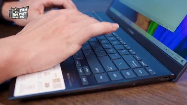 Laptop sinh viên 2021 giờ đã MỎNG, NHẸ và MẠNH hơn? (Asus Zenbook 14 UX425) смотреть онлайн