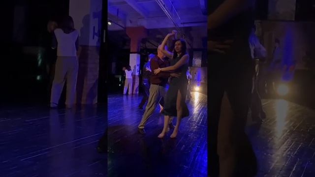 Гранд Милонга 4 ноября 2023г. Вальс с Константином Лизевич (Минск, школа "Танго Либре") смотреть онлайн