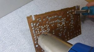 ★ Как ТЕРМОФЕНОМ снять ПРИПОЙ с эл. плат.Припой своими руками строительным феном. Винтик и Шпунтик.