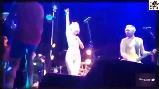 Солистка группы Ленинград Алиса Вокс разделась на сцене смотреть онлайн