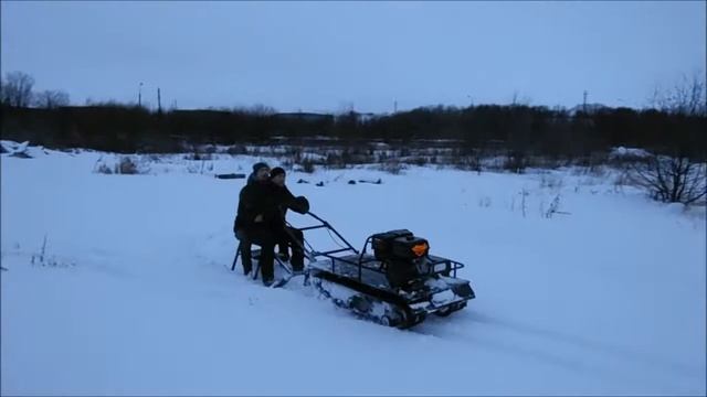 Мотобуксировщик Ахтар с усиленой гусеницей по сырому снегу смотреть онлайн
