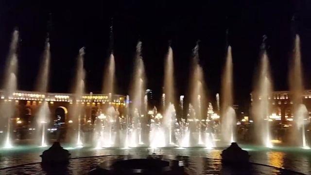 Ереван. Поющий фонтан. Yerevan Singing fountain смотреть онлайн