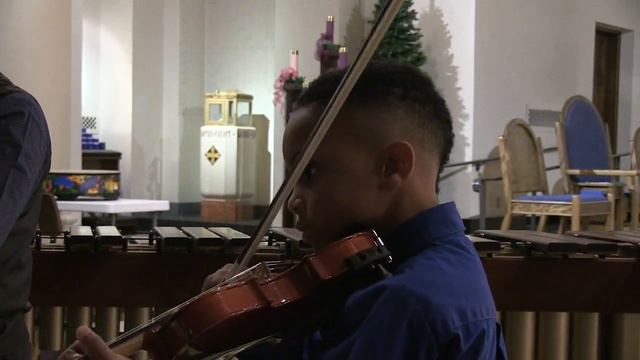 Noah's Violin Performance 2010 смотреть онлайн