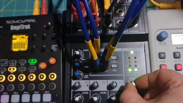 mackie mix5 feedback loop and send and return tricks смотреть онлайн