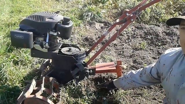 Копка картофеля лёгким мотокультиватором - 2 смотреть онлайн