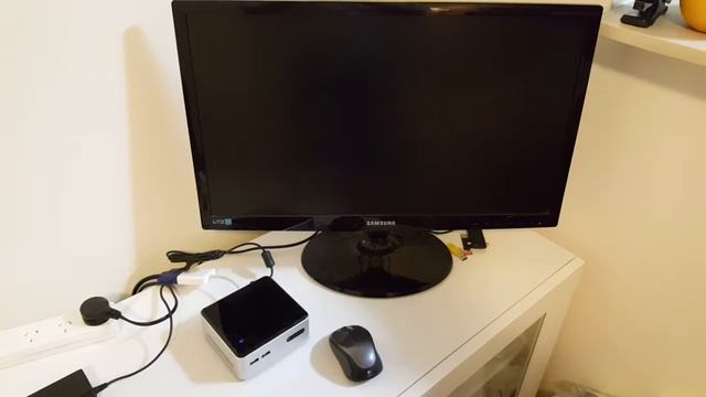 Intel NUC i3, 8gb, 120gb SSD Boot up смотреть онлайн