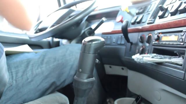 Volvo Truck 2009 40k Kg Weight Load Driving Through The City Montreal 10 Speed Transmission