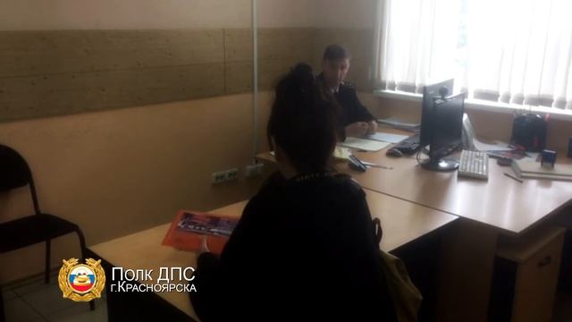 Женщину оштрафовали за катание ребёнка на коленках смотреть онлайн