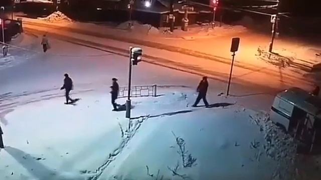 В Усть-Куте водитель иномарки "подрезал" полицейский уазик смотреть онлайн