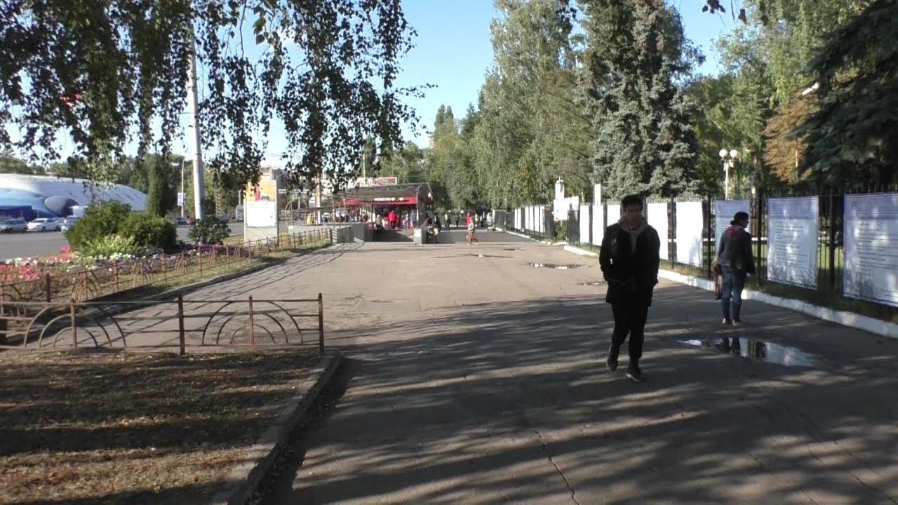 Воронеж, Московский пр-т, 14. ВГТУ. Студентов удалось убрать с тротуара и появилась красота смотреть онлайн