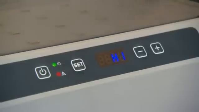 Waeco CFX Compressor cooler 12v, 24v, 230v mains, Portable fridge/freezer смотреть онлайн