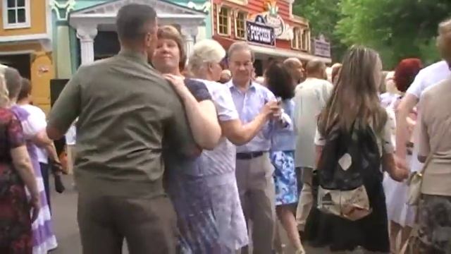 Г.Пермь Парк им.Горького Танцы смотреть онлайн