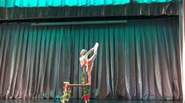 Анастасия Меркешкина эквилибрист на тростях