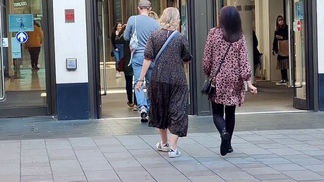 Стрит стайл | Что носят люди в Англии | тенденции осени 2021 смотреть онлайн