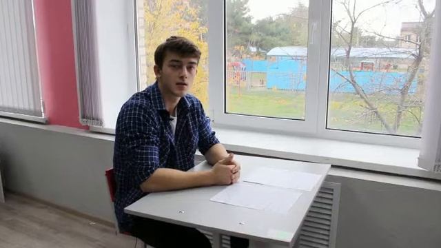 читает Эдуард Лакомов Ф.И.Тютчев "Она сидела на полу" смотреть онлайн