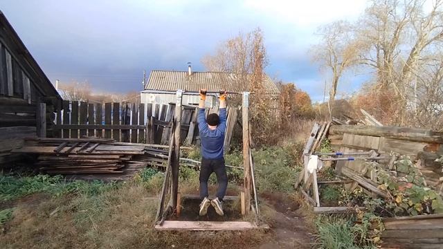 Подтянулся на время обратным хватом 50 раз , сравнил результат с классического хвата. смотреть онлайн