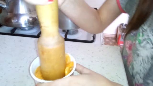 Делаем сок из мандаринов. смотреть онлайн