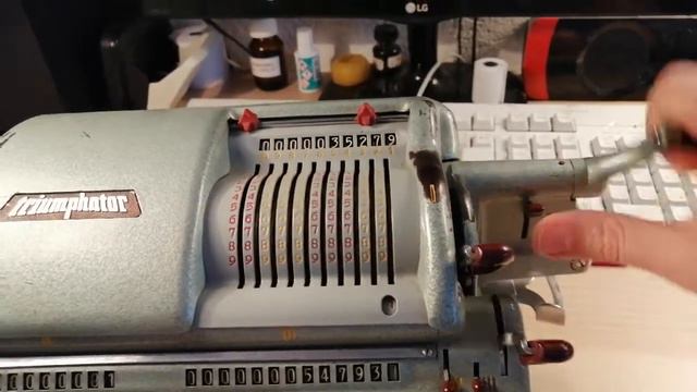 Rechenmaschine Triumphator - Kurzerklärung смотреть онлайн