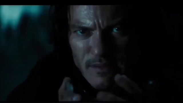 Luke Evans / Bezos L