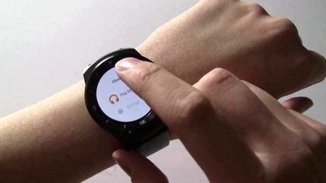 Task Manager - Android Wear task closer to free up memory - Shown on the LG G Watch R смотреть онлайн