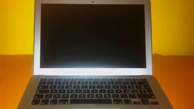 MacBook Air 2012 opens 16 native applications in 6 seconds! смотреть онлайн